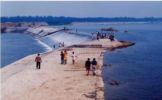 （南旺分水枢纽中的戴村坝&nbsp; 来源：网络）