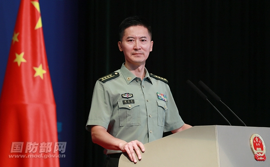 　　8月26日下午，国防部举行例行记者会，国防部新闻局副局长、国防部新闻发言人谭克非大校答记者问。 李晓伟 摄