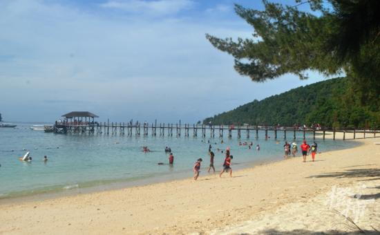 25岁中国游客马来西亚潜水溺亡，警方发现违规行为 马来西亚 中国旅客 警方 违规 遇难者 旅客 罹难 女王 灭亡 遗体 sina.cn 第3张