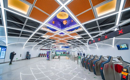 地铁18号线回龙观西大街站。北京日报客户端记者 潘之望摄