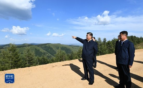  2021年8月23日，习近平在塞罕坝机械林场月亮山考察。