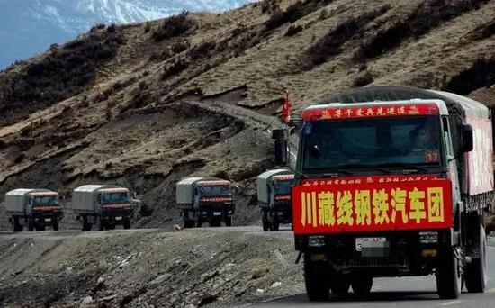  ▲行进在高原上的汽车兵