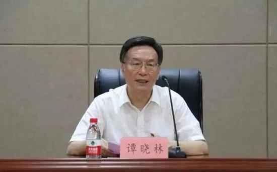 退而不“休”、滥权妄为，江西省政府原秘书长谭晓林被开除党籍