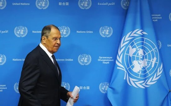 9月27日，在位于紐約的商務(wù)聯(lián)合國總部，俄羅斯外交部長拉夫羅夫出席聯(lián)大一般性辯論后舉行的部長記者會(huì)圖：新華社