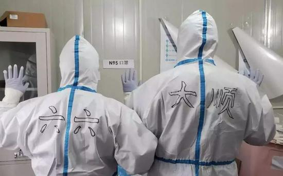 ▲编剧六六在武汉方舱医院。资料图