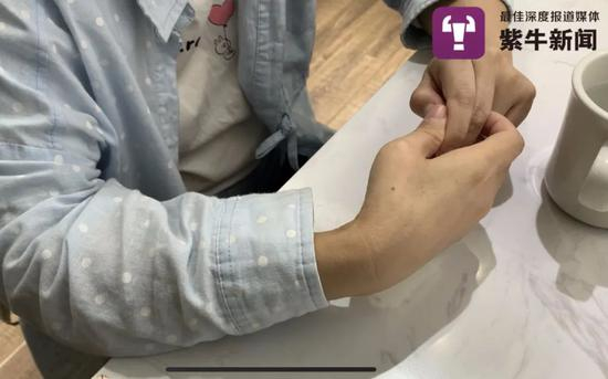  王丽对紫牛新闻记者讲述自己的经历