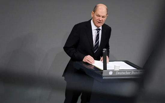 　　当地时间2021年12月15日，德国柏林，德国总理朔尔茨在联邦议院发表上任后首份政府报告。图/IC photo