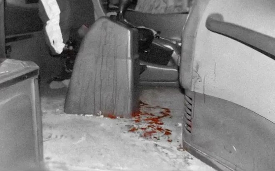 ·车内的血迹。