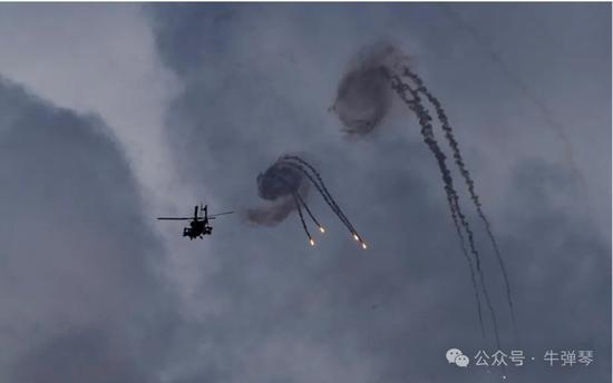 香山迎来第一波赏红高峰 今年索道改造，登山请量力而行