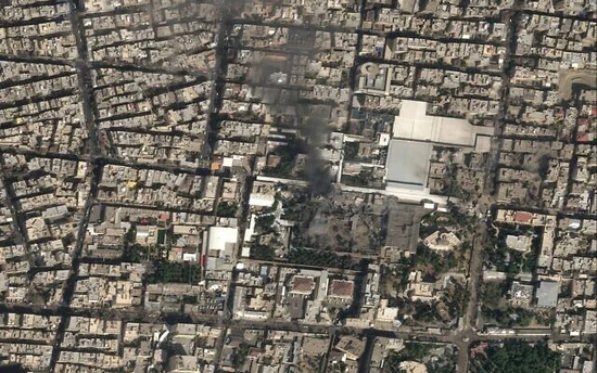 当地时间2月28日，伊朗最高领袖哈梅内伊位于德黑兰的住所遭袭击。图源：外媒