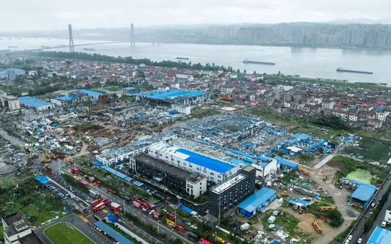 龙卷风袭击湖北多地，“眼看着父母被卷到百米高空”