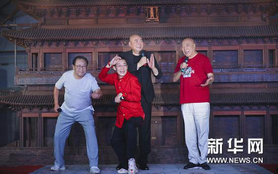 图片说明：迟重瑞和共演过电视剧《西游记》的著名表演艺术家六小龄童、马德华、刘大刚师徒四人组联袂演出