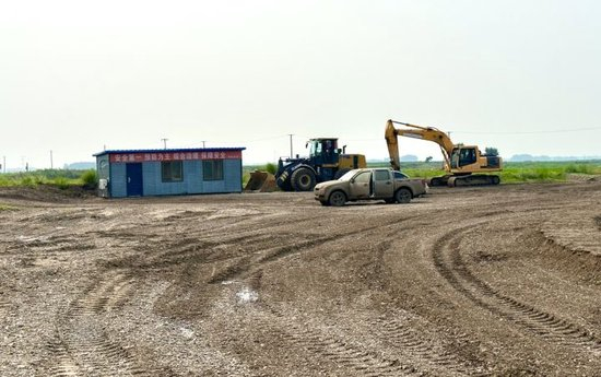 便民桥项目施工前期准备工作开始进行　王嘉楠　摄