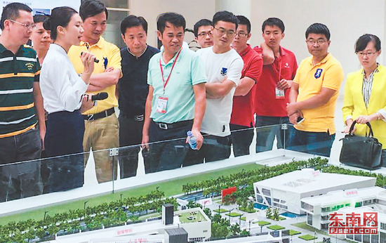 2017年，晋江市科级干部培训班到深圳前海科创公司参观学习。福建日报通讯员姚煜娟　摄