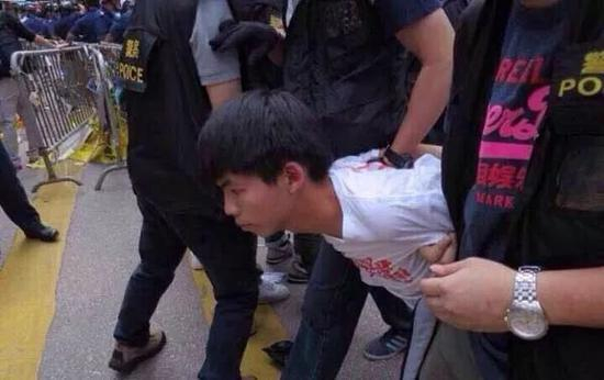  △黄之锋资料图