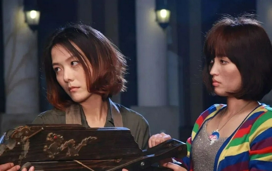 ·电影《大人物》中的杨乐乐（左）。