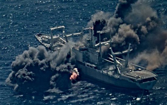  ▲“环太平洋-2020”演习中，被击沉的靶舰是美“达勒姆”号两栖运输舰，排水量只有“塔拉瓦”号的一半。