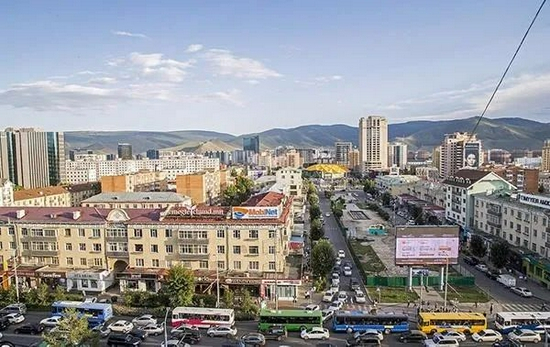 乌兰巴托市区，街头有不少韩国品牌车辆