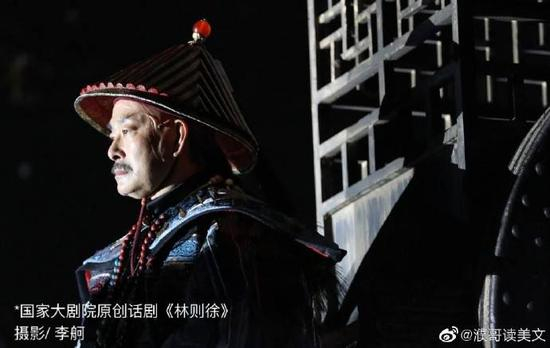 （图说：濮存昕出名后仍活跃在话剧舞台）