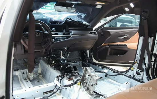  △座椅等车内用品已被拆下