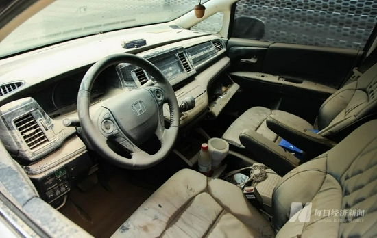  △洪水曾淹没整个仪表盘