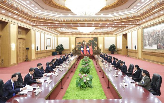 9月4日上午，中共中央总书记、国家主席习近平在北京人民大会堂会见来华出席2025年上海合作组织峰会和纪念中国人民抗日战争暨世界反法西斯战争胜利80周年活动并进行工作访问的老挝人民革命党中央总书记、国家主席通伦。新华社记者 丁林 摄