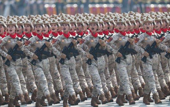 2025年9月3日,纪念中国人民抗日战争暨世界反法西斯战争胜利80周年大会在北京隆重举行。这是民兵方队接受检阅。新华社记者 毛思倩 摄