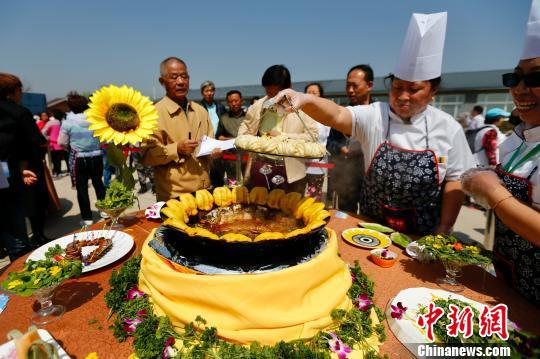 26日，2018年“世园花宴”美食节暨第六届妫州牡丹园文化节在京举行。　富田 摄