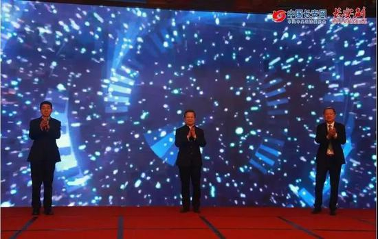 “政法网事”频道的上线仪式，最左为樊绪银