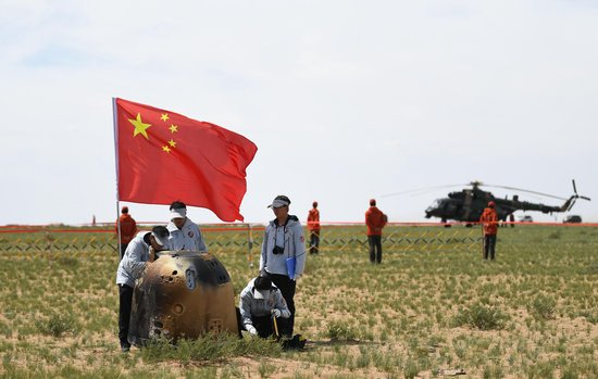 △2024年6月25日,嫦娥六号返回器携带来自月背的月球样本安全着陆在内蒙古四子王旗预定区域,探月工程嫦娥六号任务取得圆满成功。