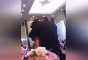 资料图：江苏盐城公公强吻儿媳视频截图