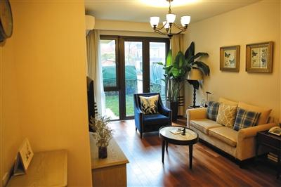  昨日，恭和养老中心（北京首个共有产权养老服务设施试点），居室内布置得非常温馨。