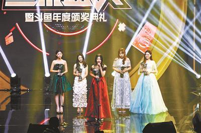 对直播平台来说，最关键和最不稳定的因素都是主播供图/视觉中国