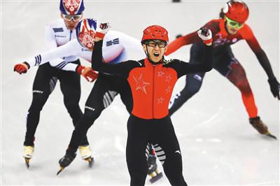 武大靖以绝对优势将对手抛在身后。图/视觉中国