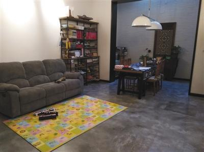 文龙家园三里部分一层业主地下室经装修后作为住宅使用。新京报记者 卢通 摄