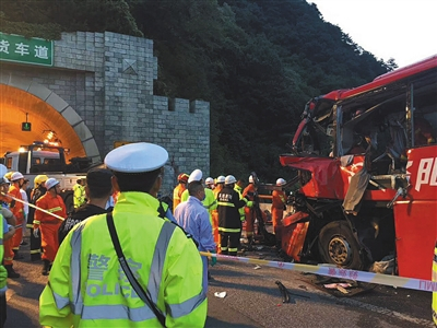 　　2017年8月10日23时许，京昆高速公路安康段秦岭1号隧道发生一起大客车碰撞隧道口事故，造成车内36人死亡，13人受伤。事故车辆车牌号为豫C88858，自成都驶往洛阳。