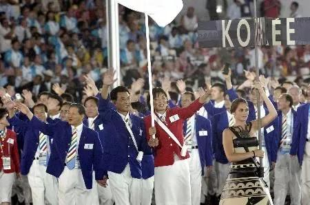 2004年雅典奥运开幕入场式：韩国朝鲜携手入场