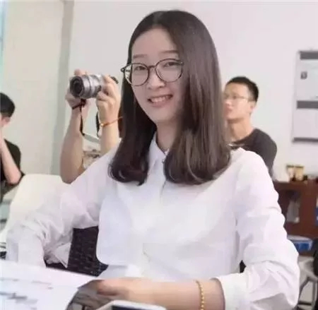 ▲章莹颖失踪后，家属曾公布的旧照。