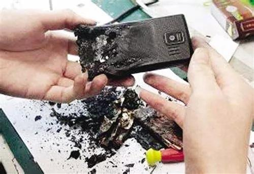网络上曝光的一起“老人机”爆炸事件 （资料图）