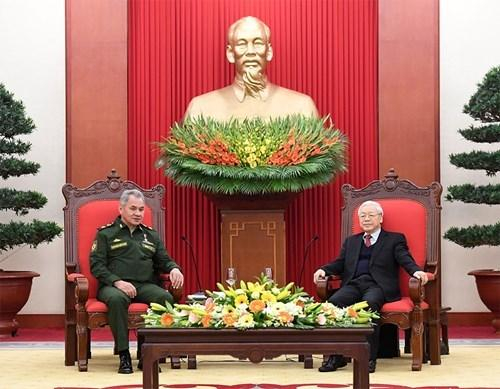 资料图：越共中央总书记阮富仲接见俄罗斯国防部长绍伊古