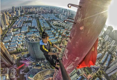 △ 咏宁从来不戴保护设备