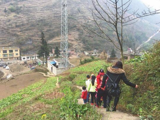 陡峭狭窄的上山小路。