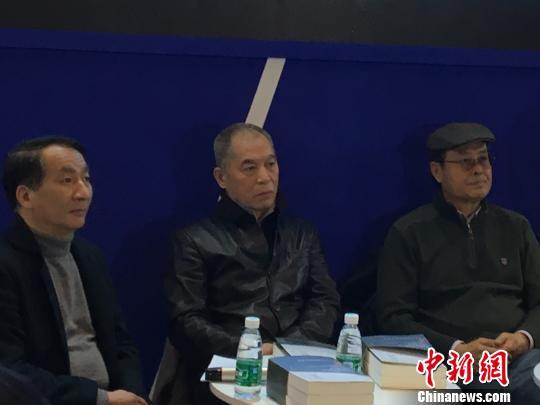 梁晓声（中）出席首发式&nbsp;