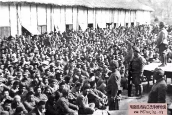 在上元门日军第六十五联队俘虏的中国士兵