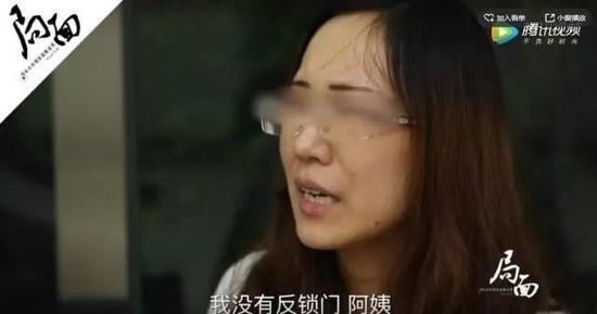 关注点2：刺死江歌的那把刀，是刘鑫递的吗？