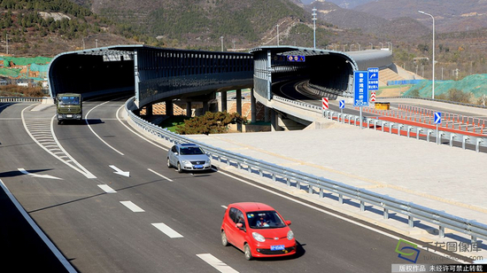  2017年11月2日，北京畅通的108国道二期路（图片来源：tuku.qianlong.com）。李长山摄 千龙网发