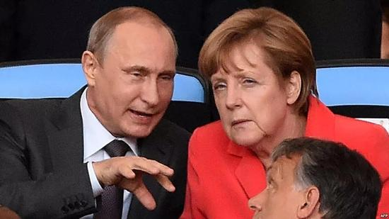 △普京与默克尔交流