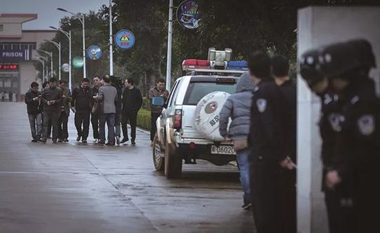 2016年2月1日，已在监狱度过23年的陈满走出海口美兰监狱大门。