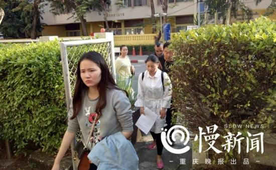 何永杰爱人及家属到达曼谷警察总院