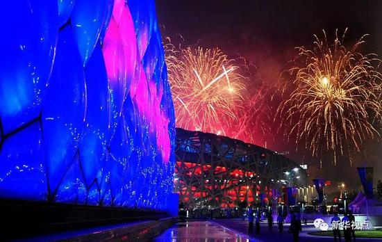  2008年8月8日晚，第29届北京奥运会开幕式在国家体育场隆重举行。这是开幕式上的焰火表演。新华社记者李紫恒摄